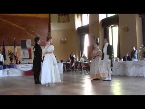 Des couples présentent le Quadrille 1830 au championnat de France 2015