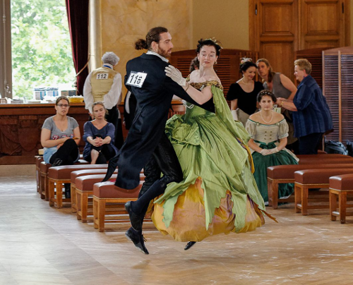 Danseurs engagés dans l’aventure Carnet de Bals